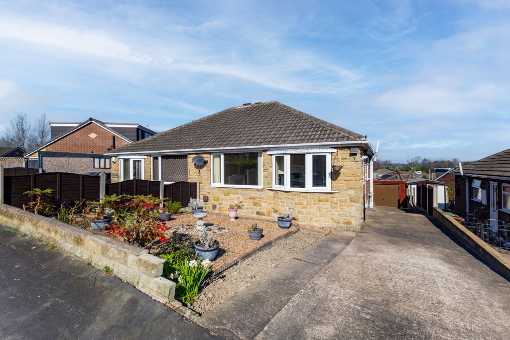 Property photo 1 of 17 2 Bedroom Semi Detached Bungalow For Sale