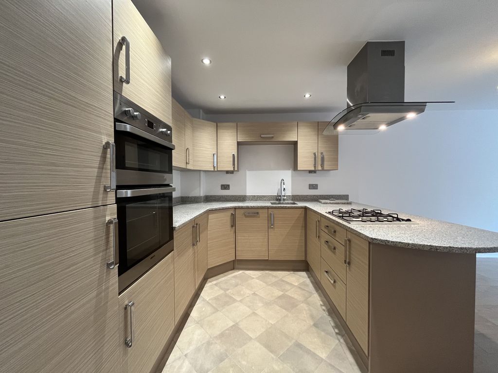 Property photo 2 of 16 Kitchen (2)