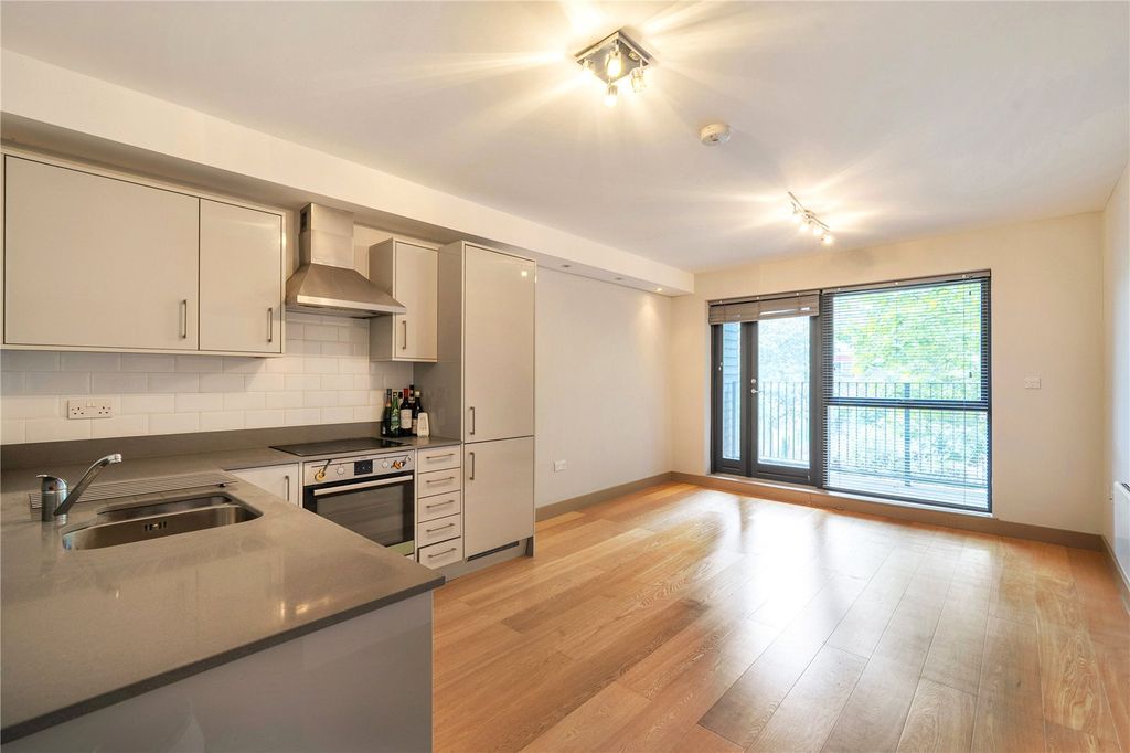 Property photo 3 of 15 Kitchen/Reception