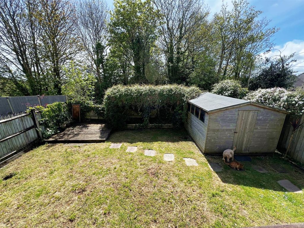 Property photo 3 of 14 Gardens