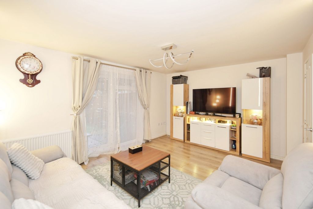 Property photo 2 of 16 Lounge