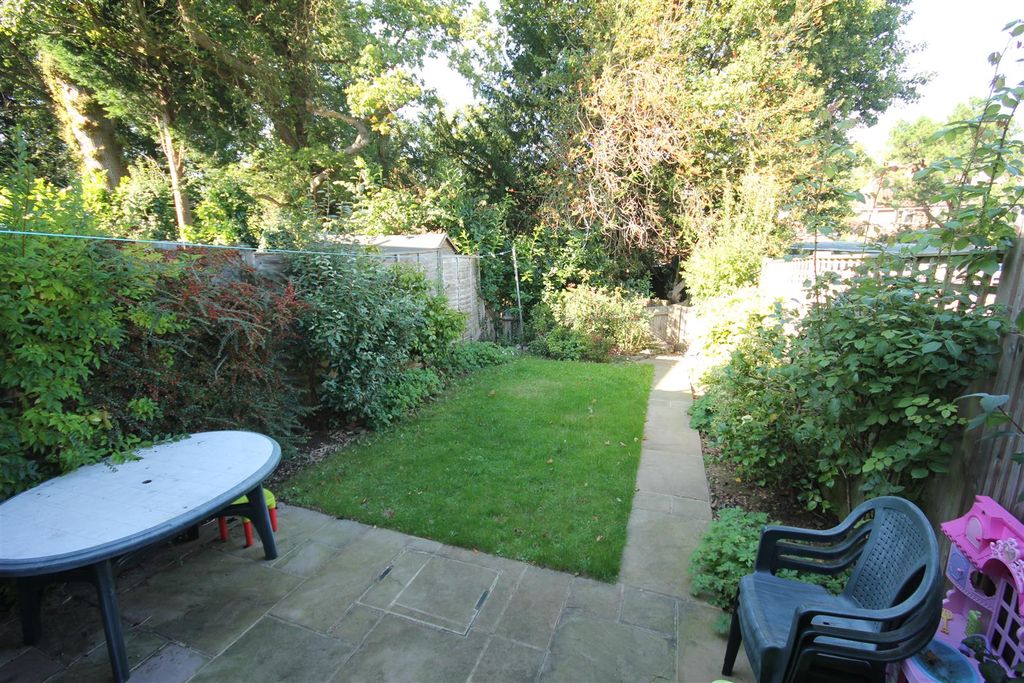 Property photo 1 of 10 70Fieldway.4.Jpg
