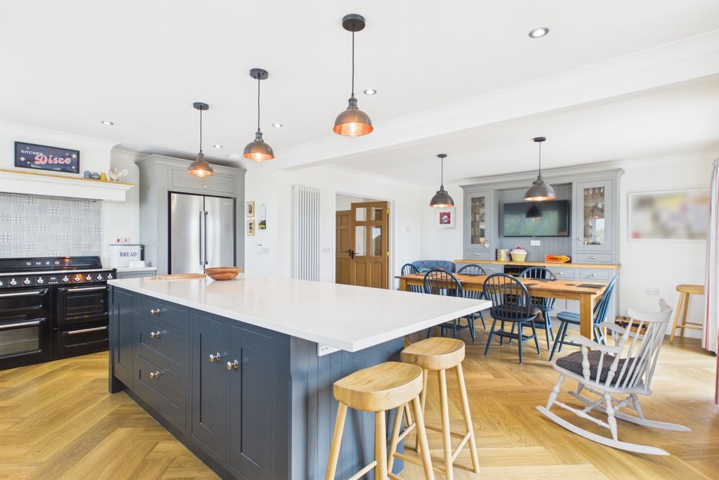 Property photo 3 of 47 This Kitchen Dining Room Was Made For Entertaining