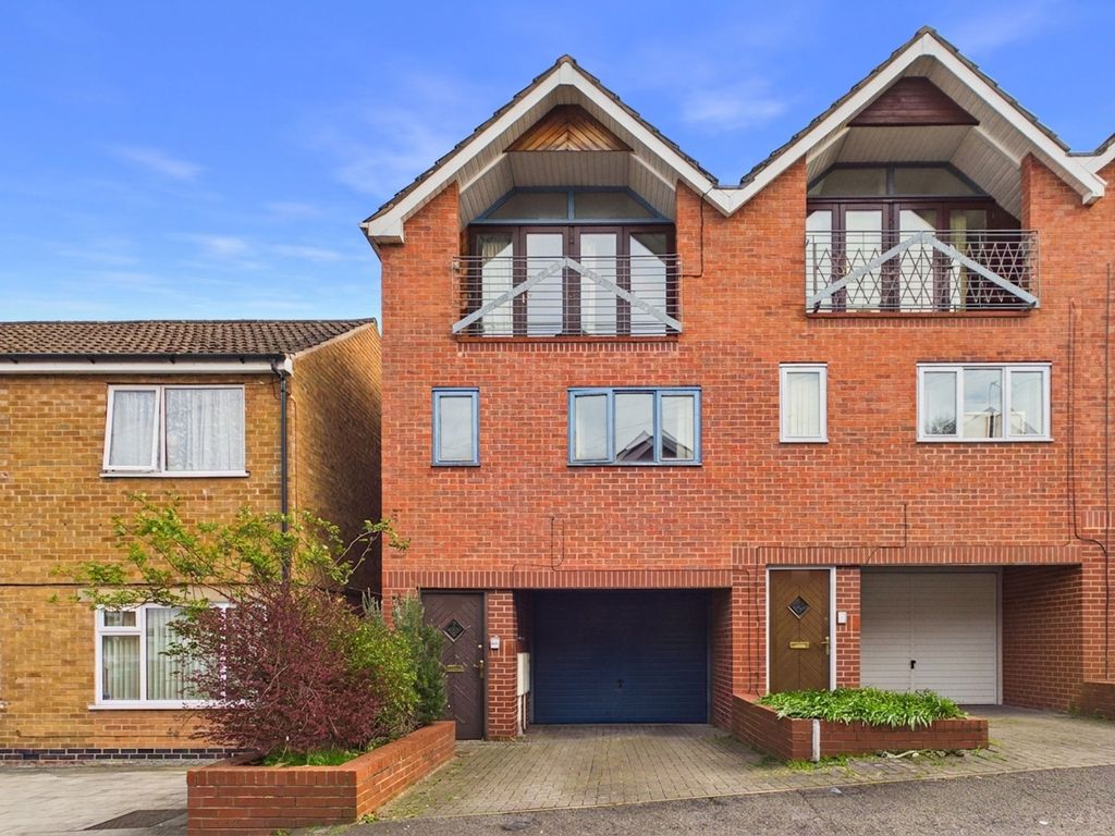 Property photo 1 of 11 Front