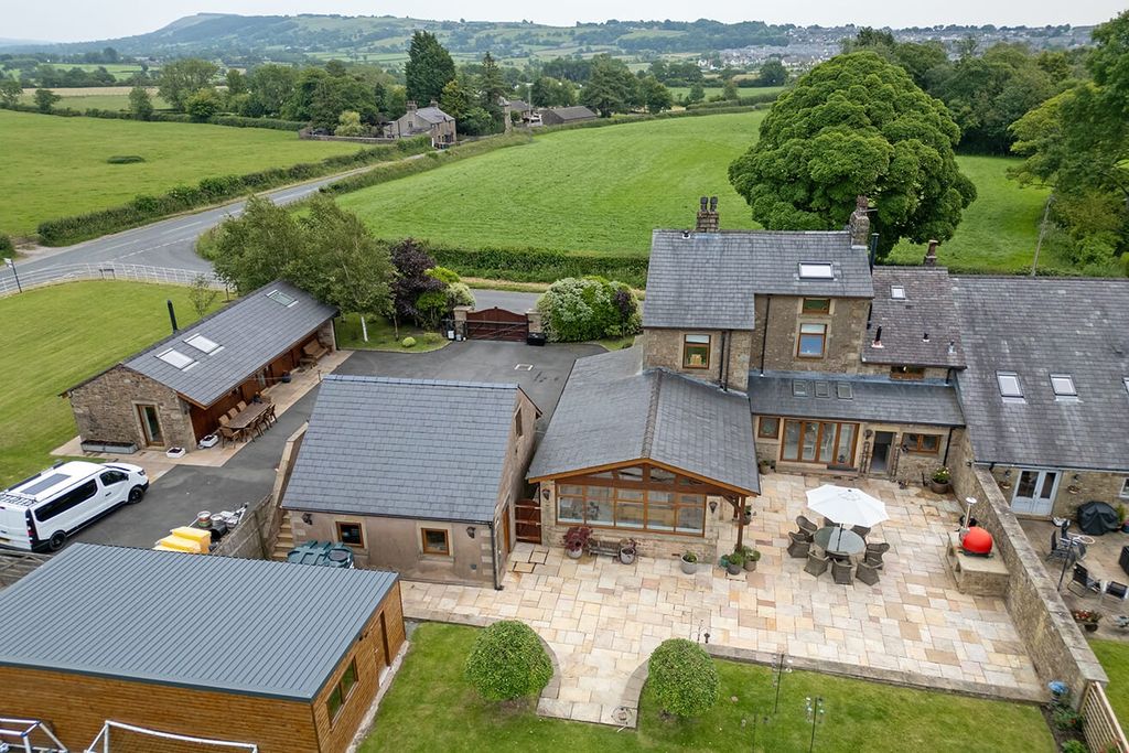 Property photo 1 of 41 4261871