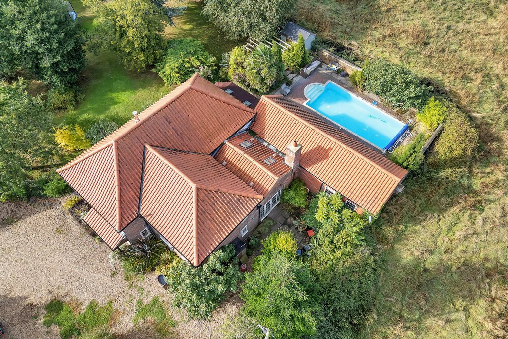 Property photo 3 of 32