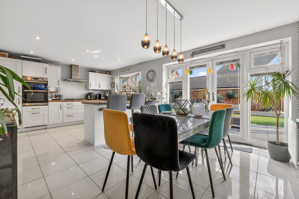 Property photo 2 of 42