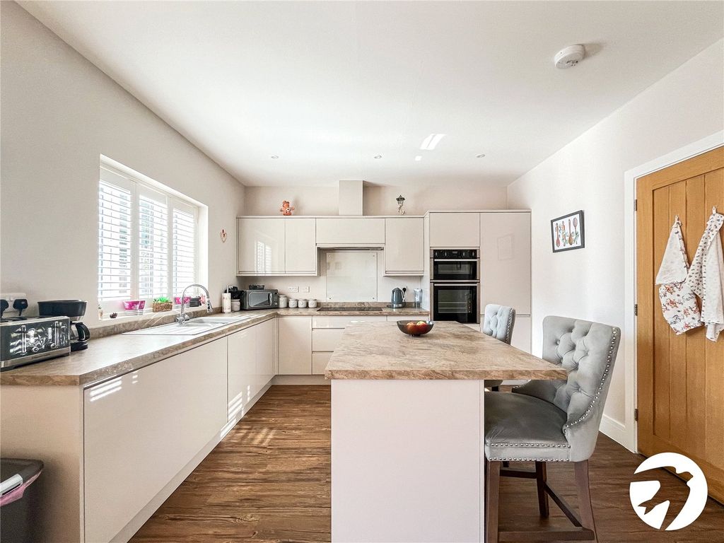 Property photo 3 of 29 Picture No. 16