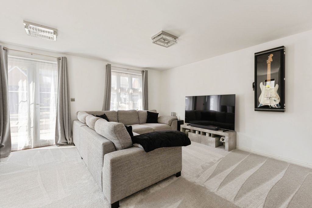 Property photo 2 of 24 Pbox-Img.Jpg