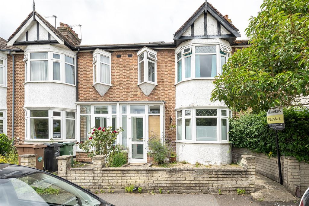Property photo 1 of 30 Richmond Avenue, E4