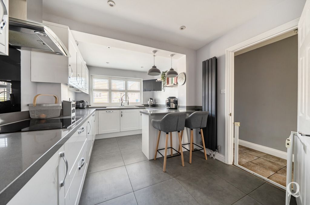Property photo 2 of 31 Aec50620-c91F-489...