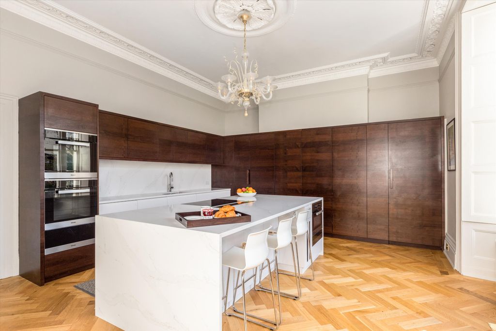 Property photo 3 of 21 Kitchen