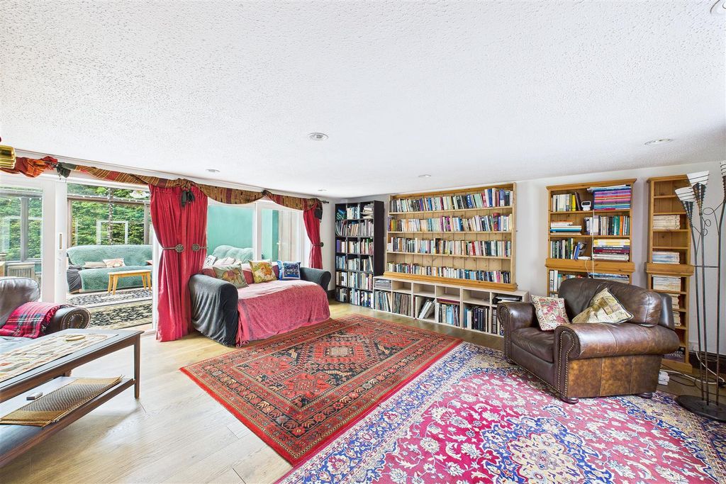 Property photo 3 of 24