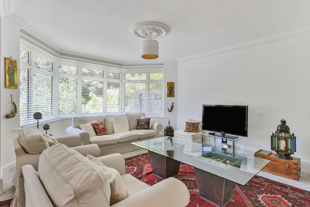 Property photo 3 of 34