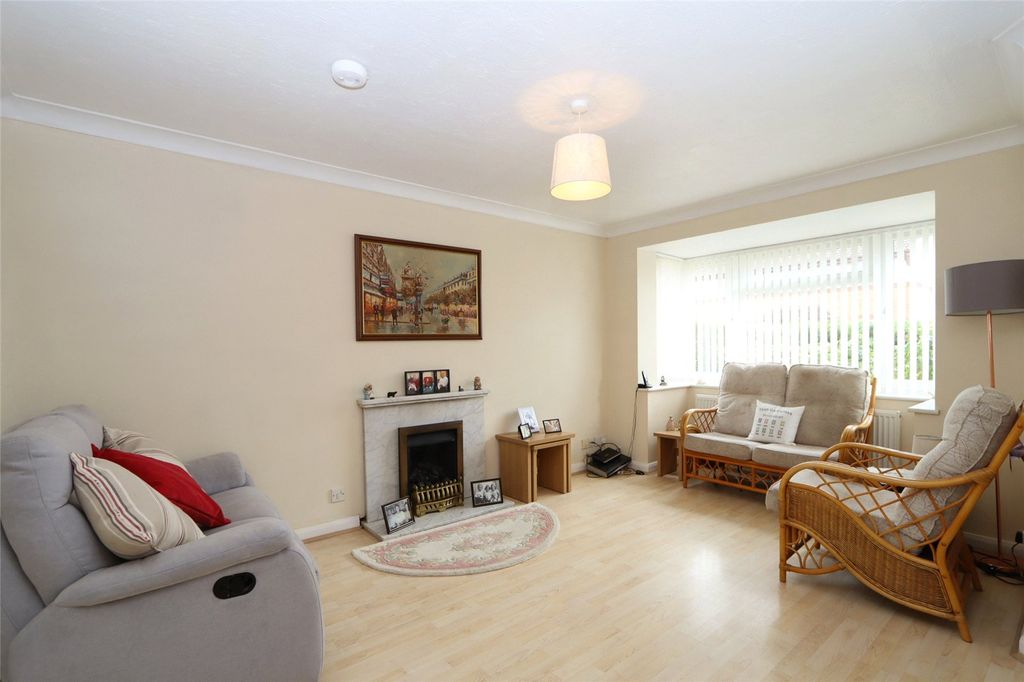 Property photo 2 of 12 Lounge