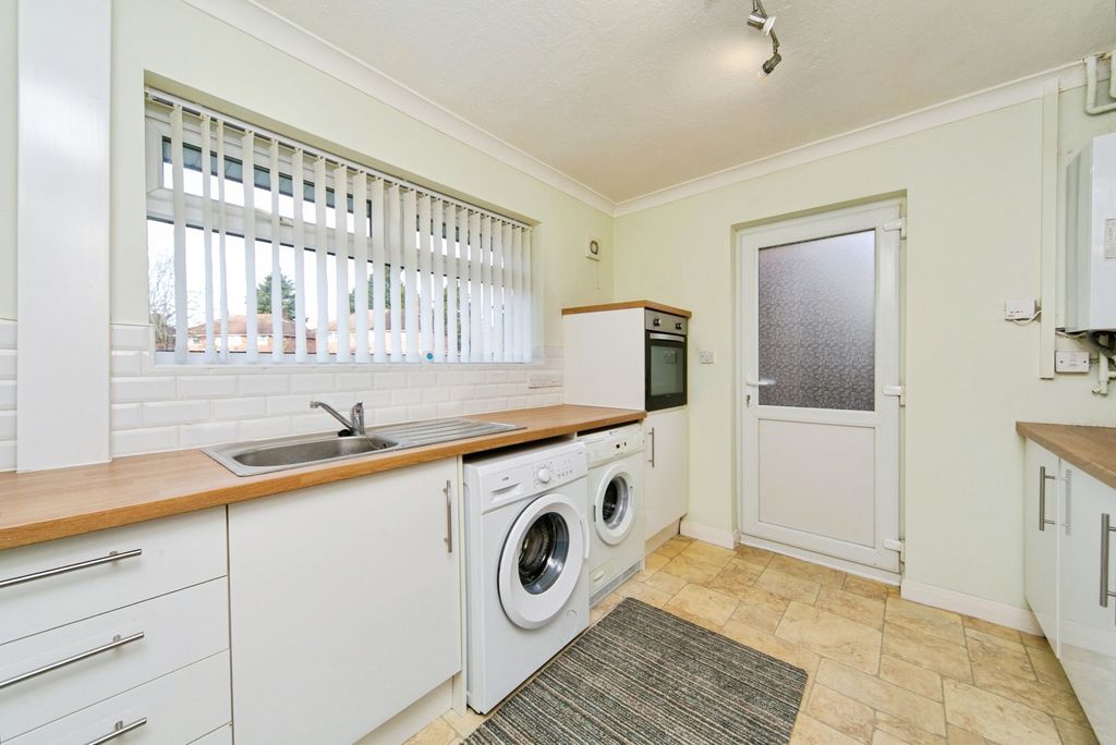 Property photo 2 of 18 Kitchen