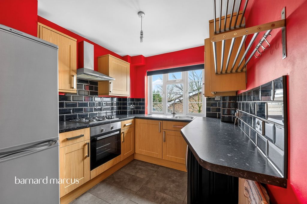 Property photo 2 of 11