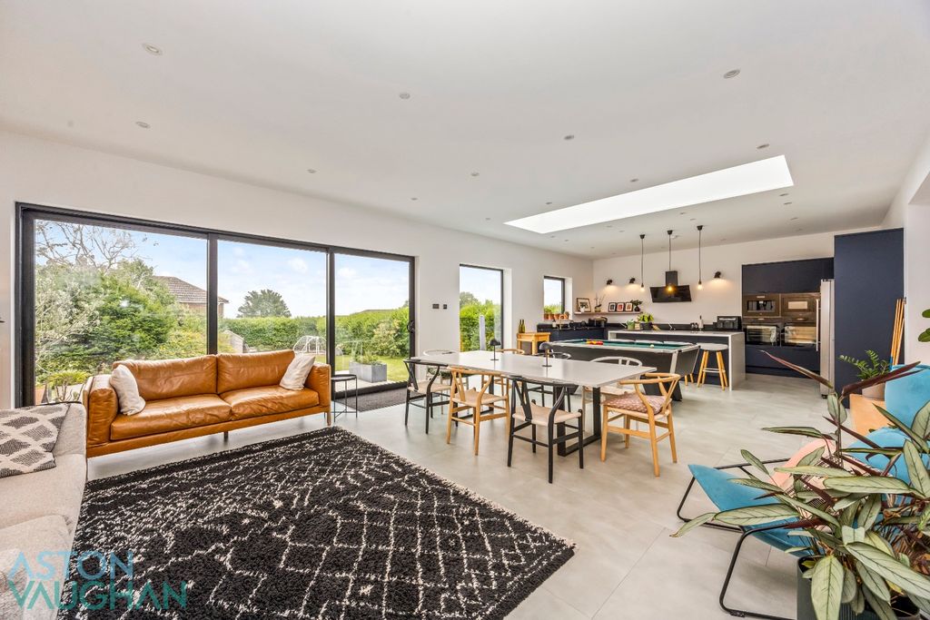 Property photo 1 of 18 4840920