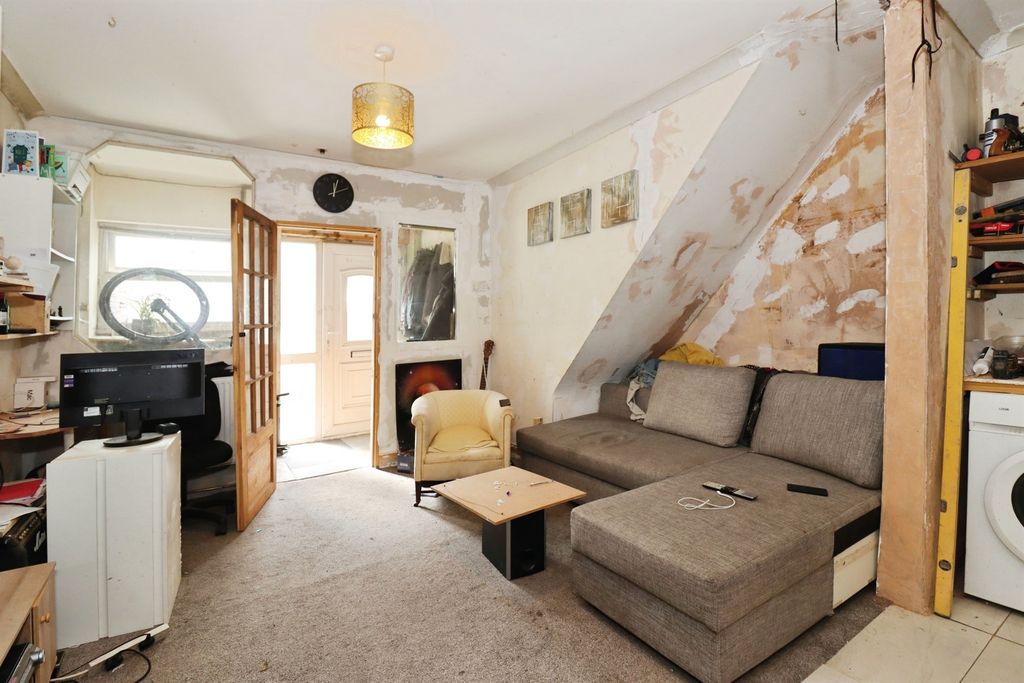 Property photo 2 of 9
