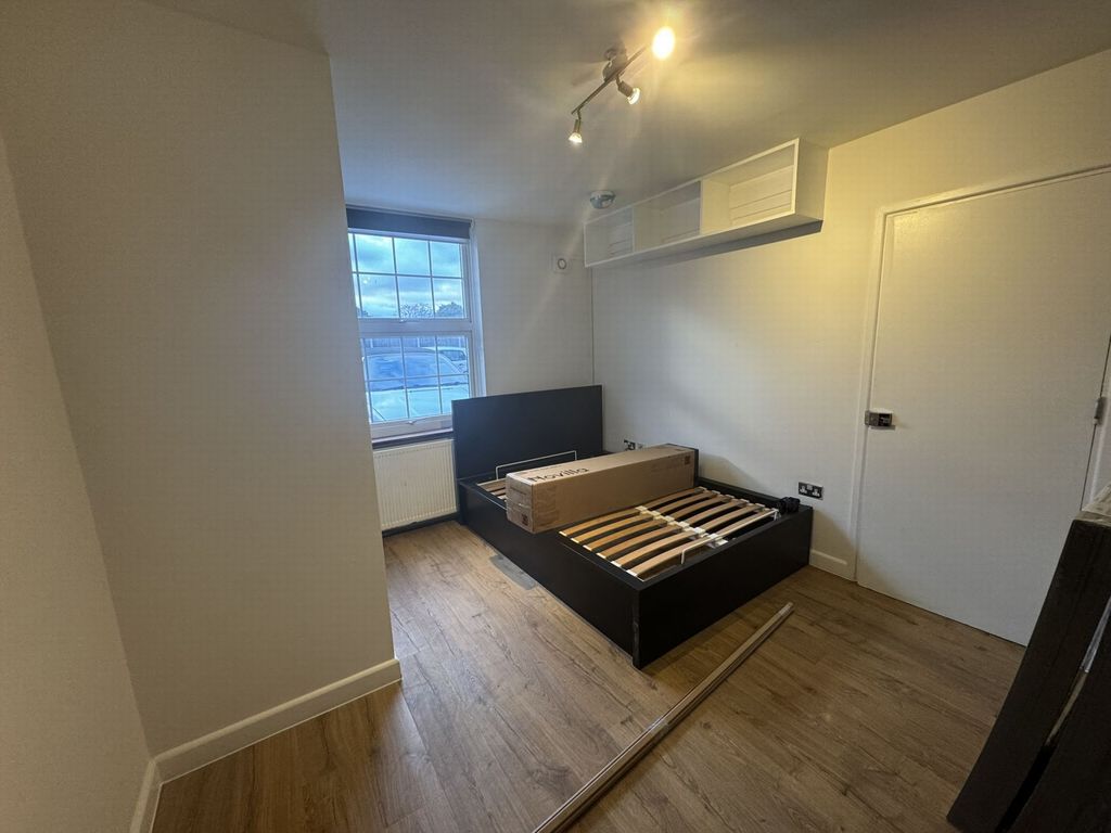 Property photo 2 of 8 Photo 4