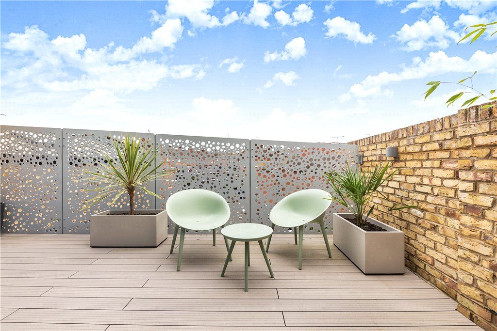 Property photo 2 of 17 Balcony