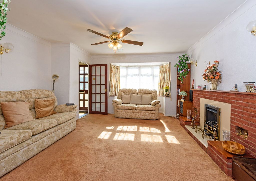 Property photo 2 of 21