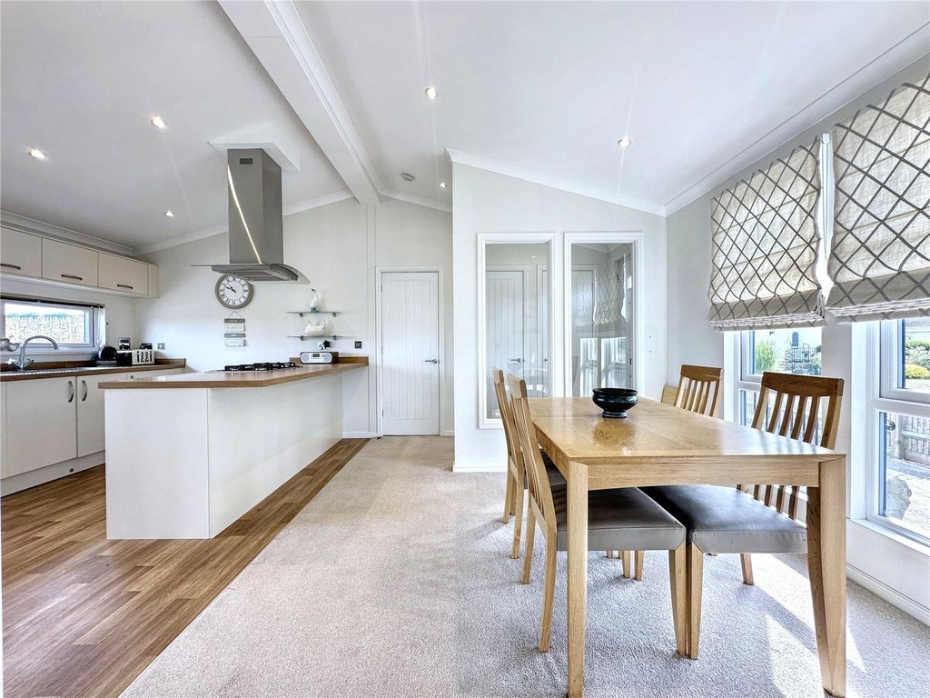 Property photo 1 of 21 Kitchen/Dining Room