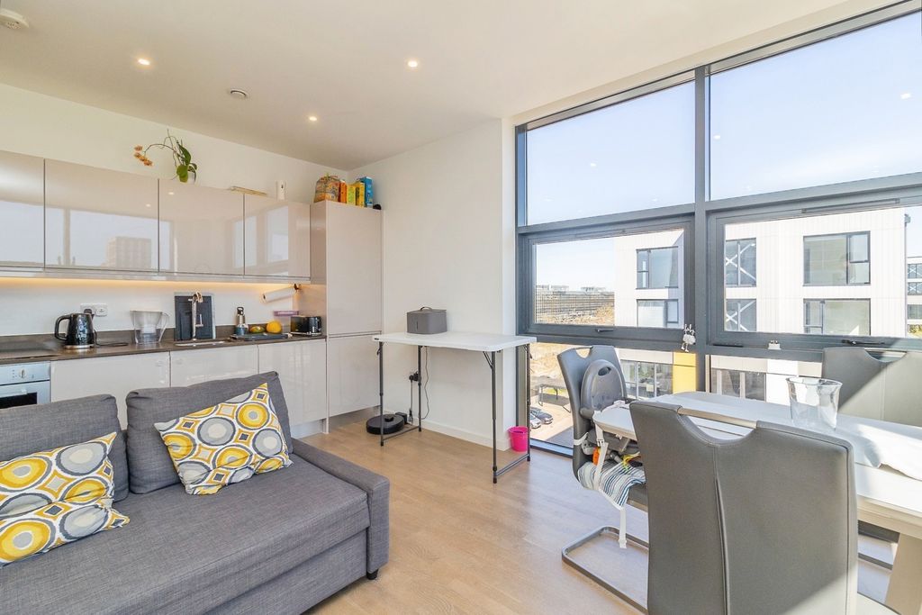 Property photo 3 of 13 Pbox-Img.Jpg