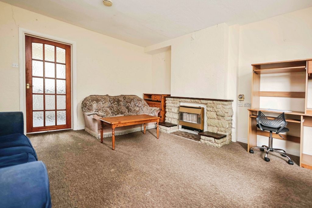 Property photo 2 of 17 Living Room