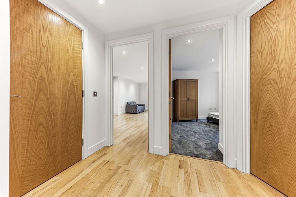 Property photo 3 of 8 Hallway