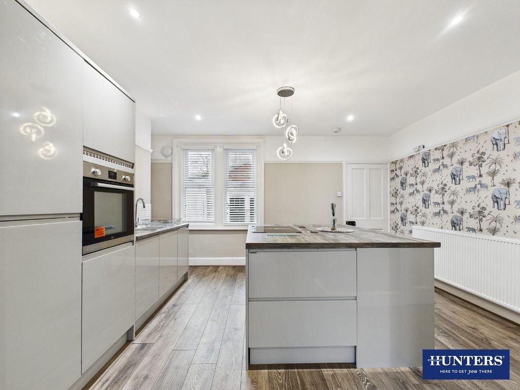 Property photo 2 of 20 Kitchen