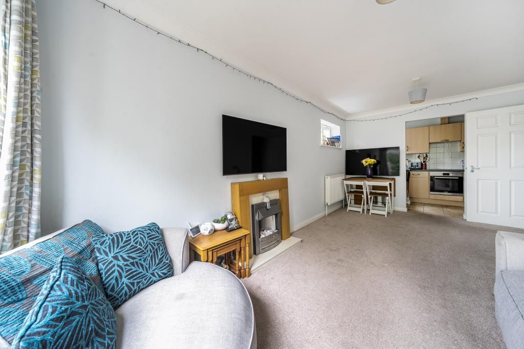 Property photo 2 of 20 Living Room