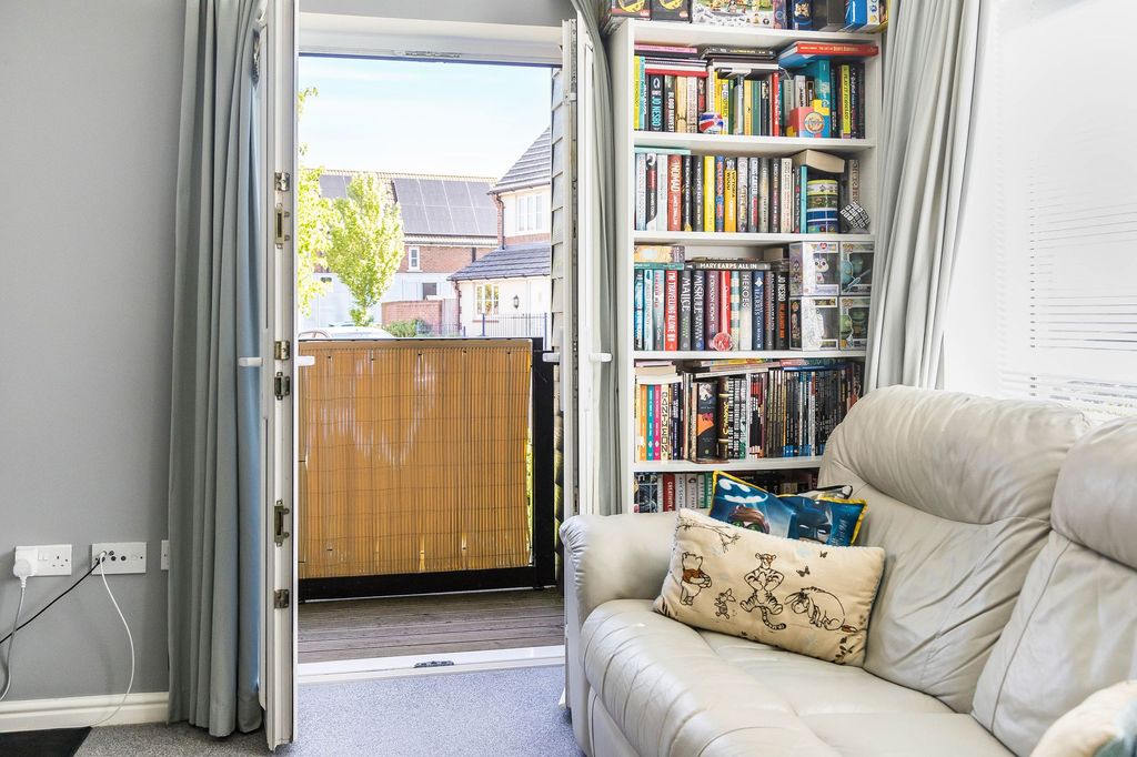 Additional image 8 of 1 bed flat for saleJackdaw Road, Didcot OX11