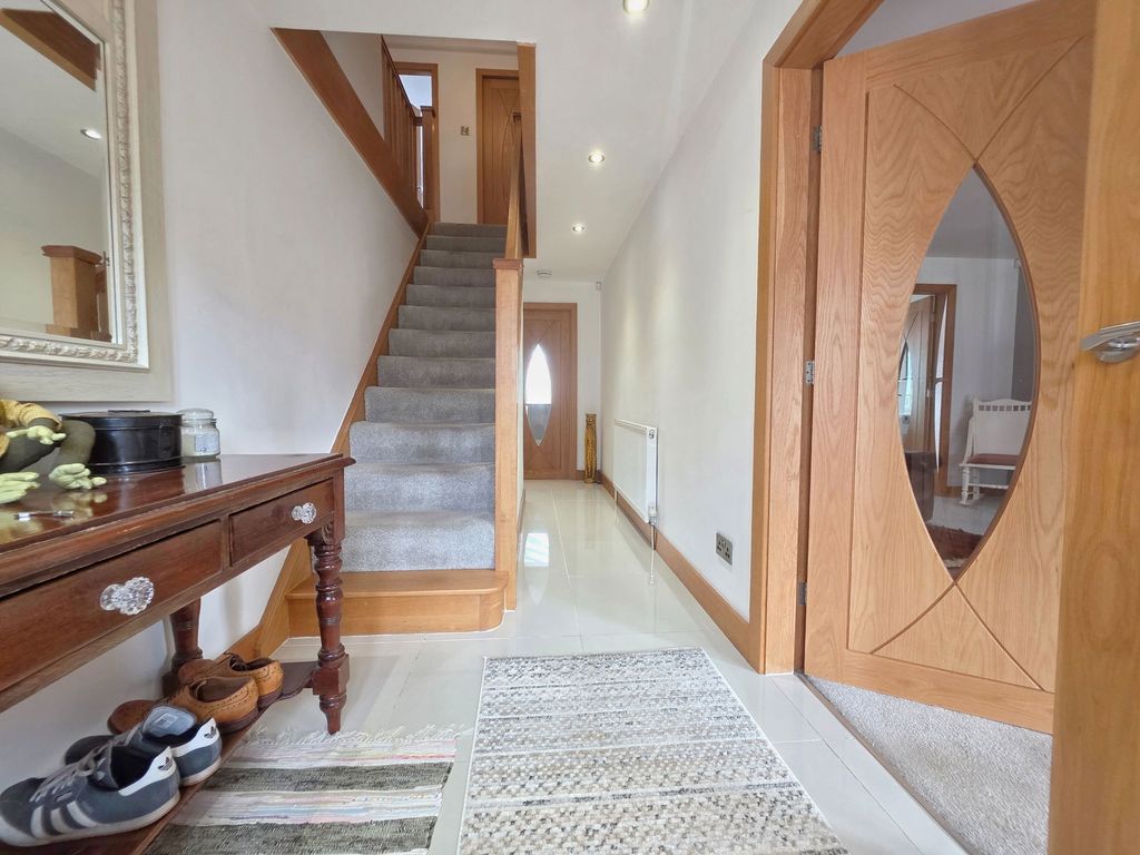 Property photo 2 of 28