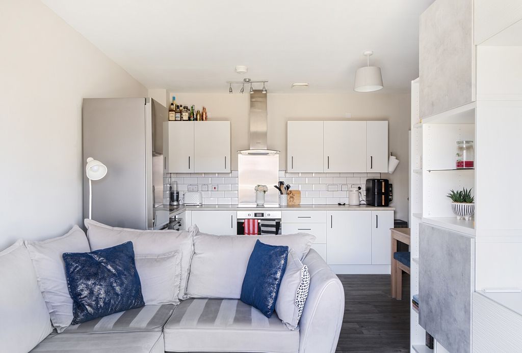 Property photo 2 of 25 1480299-20-6A3E66...
