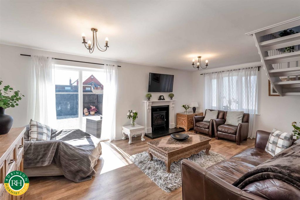Property photo 2 of 32