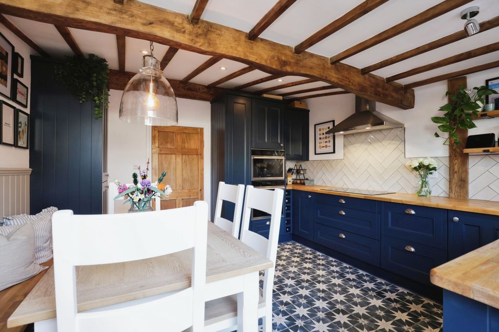 Property photo 2 of 18 Breakfast Kitchen