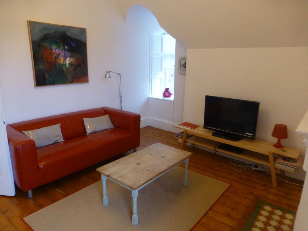 Property photo 2 of 7 Lounge