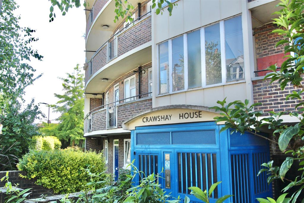 Property photo 1 of 12 Crawshay House, N16