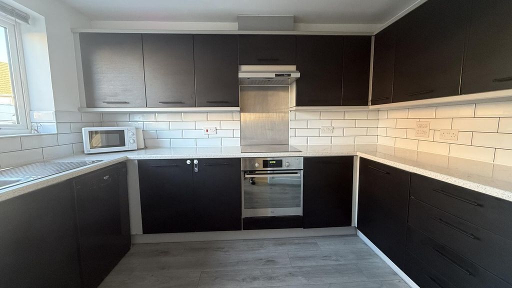 Property photo 2 of 12 Kitchen