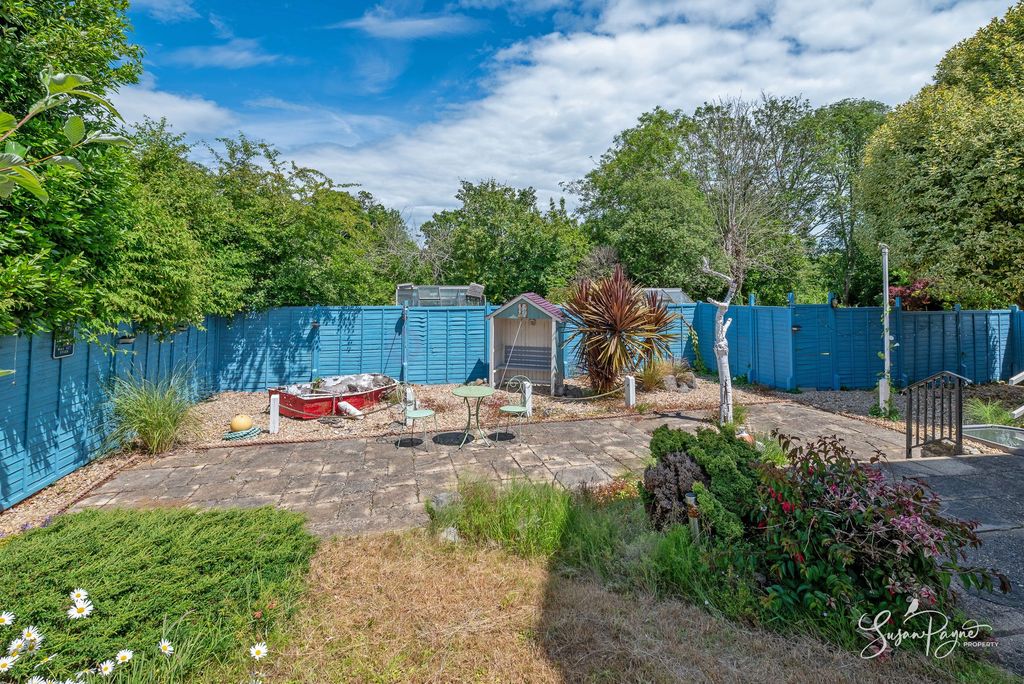 Property photo 2 of 32