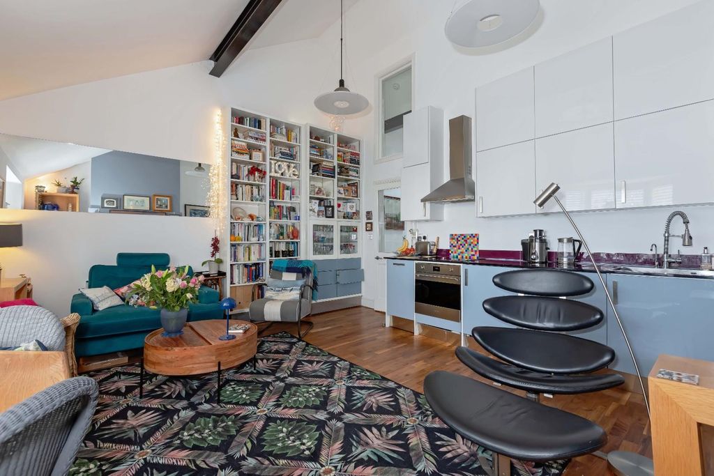 Property photo 3 of 16 Upper North Street_20.Jpg