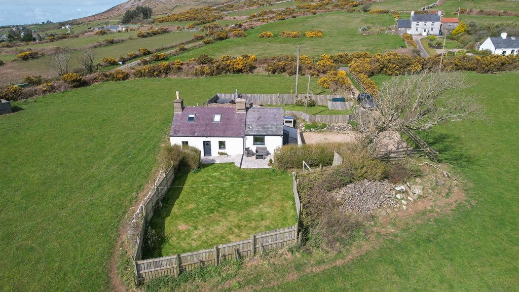 Property photo 2 of 32