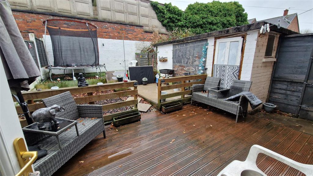 Property photo 2 of 12 Exterior