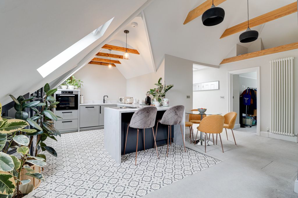 Additional image 18 of 2 bed flat for saleKirkwick Avenue, Harpenden, Hertfordshire AL5