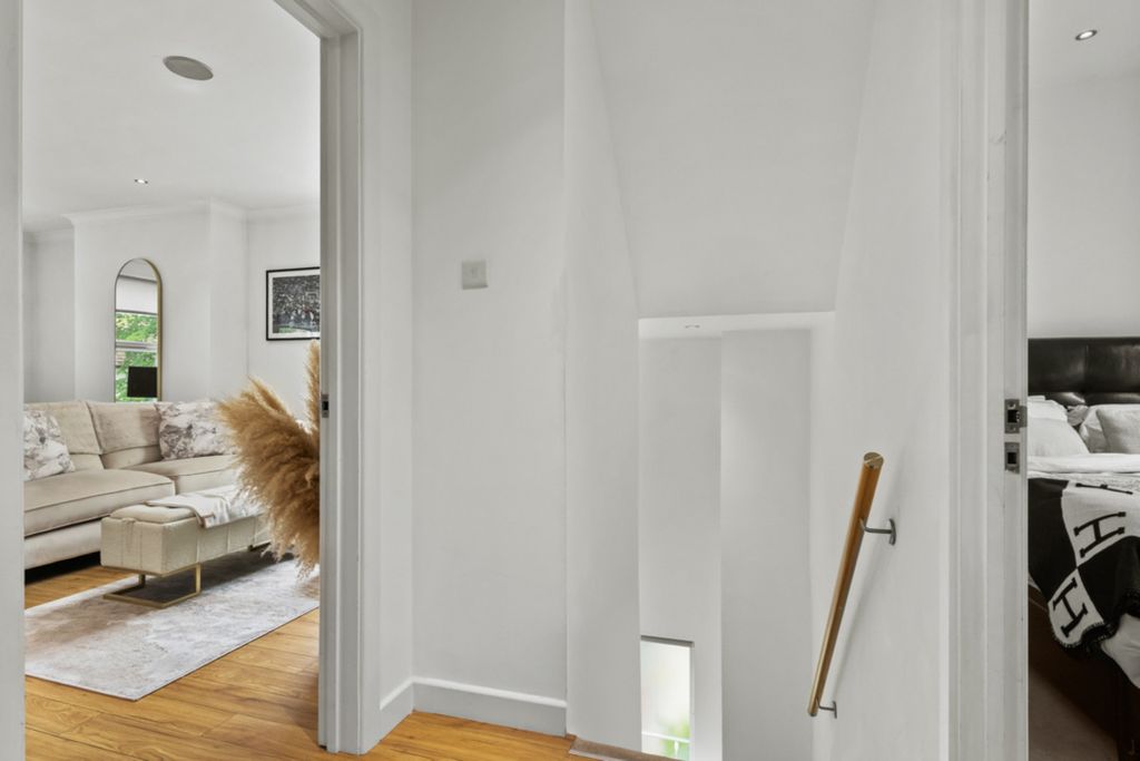 Property photo 3 of 24