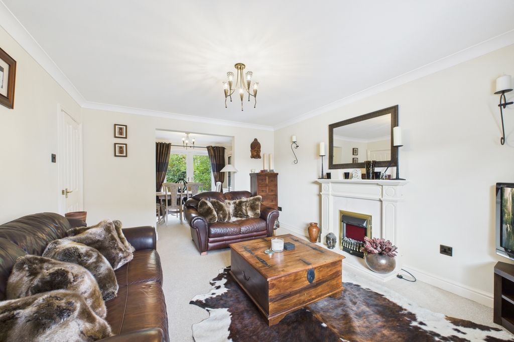 Property photo 3 of 25 Living Room