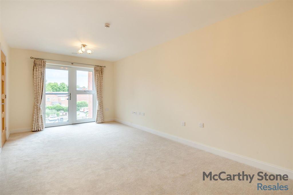 Property photo 2 of 44 8648832-Interior25.Jpg