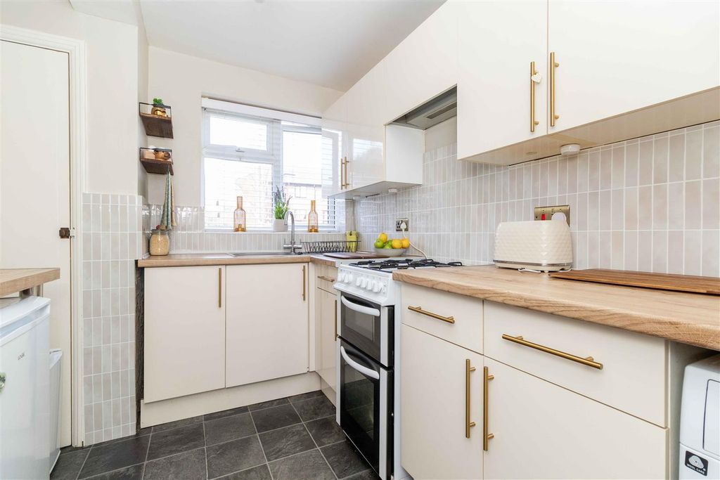 Property photo 3 of 12 Ecourt-8.Jpg