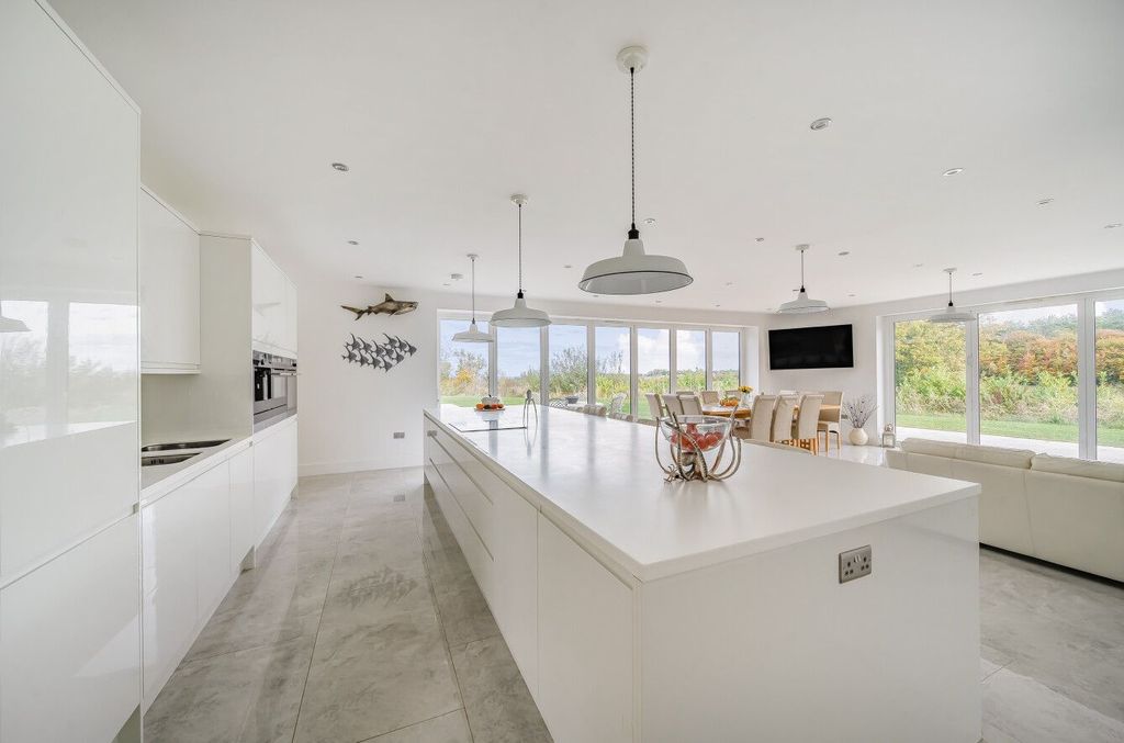 Property photo 2 of 12 Photograph 2